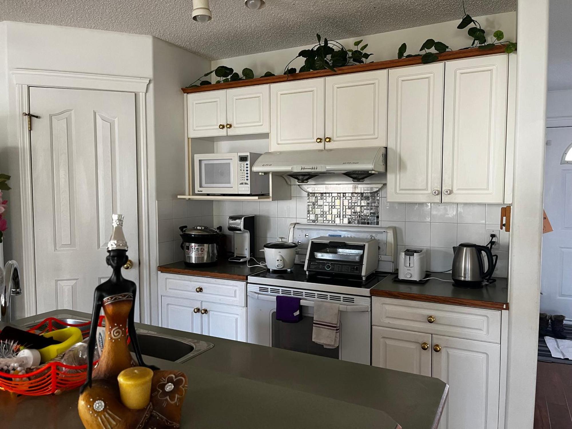 Hidden Valley New Basement Suite With Private Bathroom! YYC Eksteriør bilde